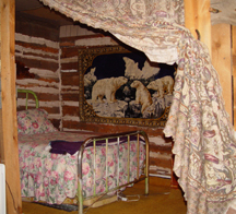 Double bed in alcove.